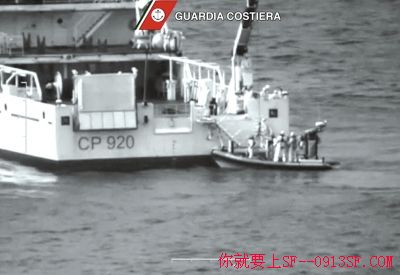 意除夜利海岸保镳队宣布的搜救视频截图。新华社/法新 意除夜利海岸保镳队宣布的搜救视频截图。新华社/法新